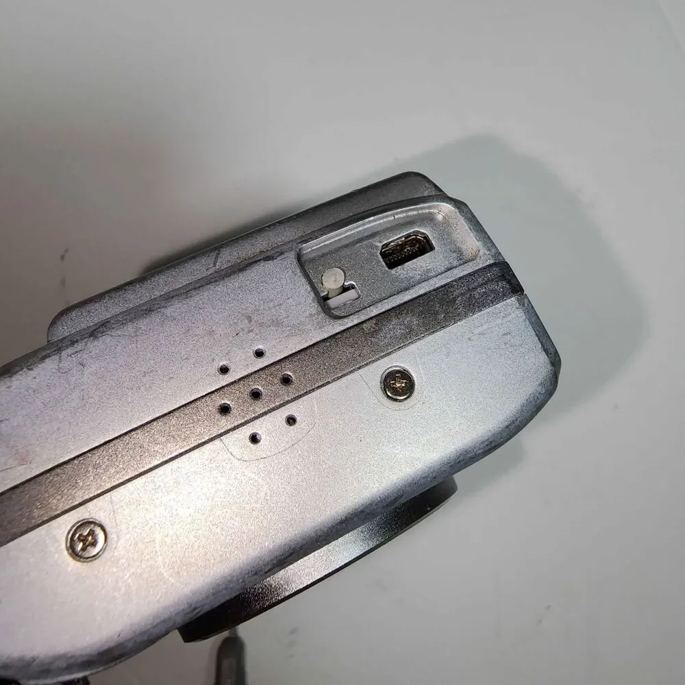 Nikon COOLPIX 5600 5.1MP Digital Camera - Silver (read)